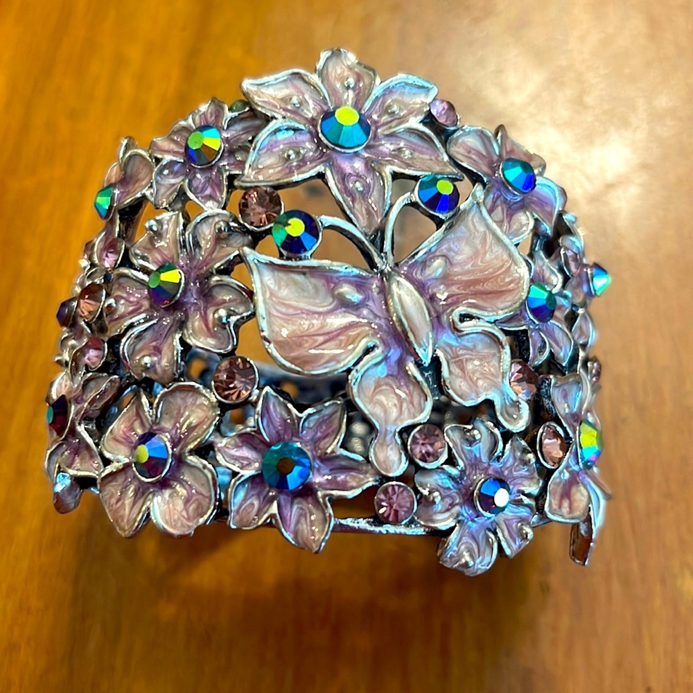 Beautiful purple flower with rhinestone hinge bracelet. Brand new!